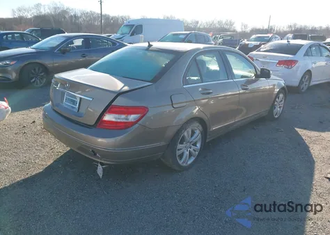 2009 Mercedes-Benz C 300 Luxury/Sport z USA, uszkodzony, nr VIN WDDGF54X79R065315